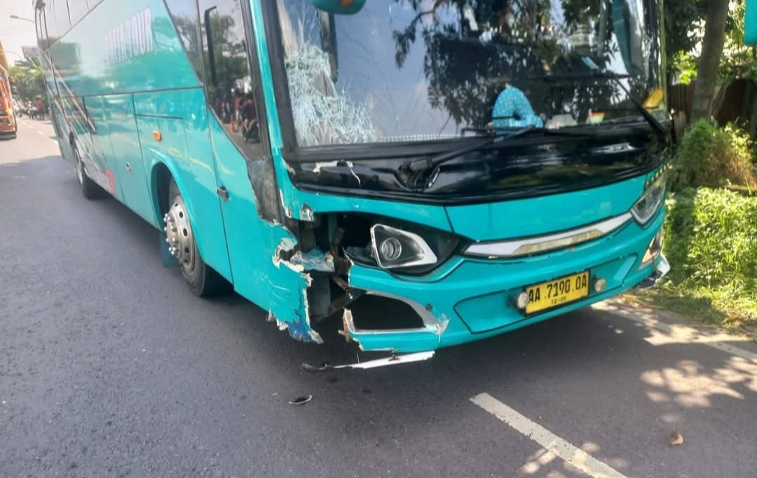 Bus PO Daffa Tour Tabrak Motor di Tuban, Pelajar 16 Tahun Tewas di Tempat