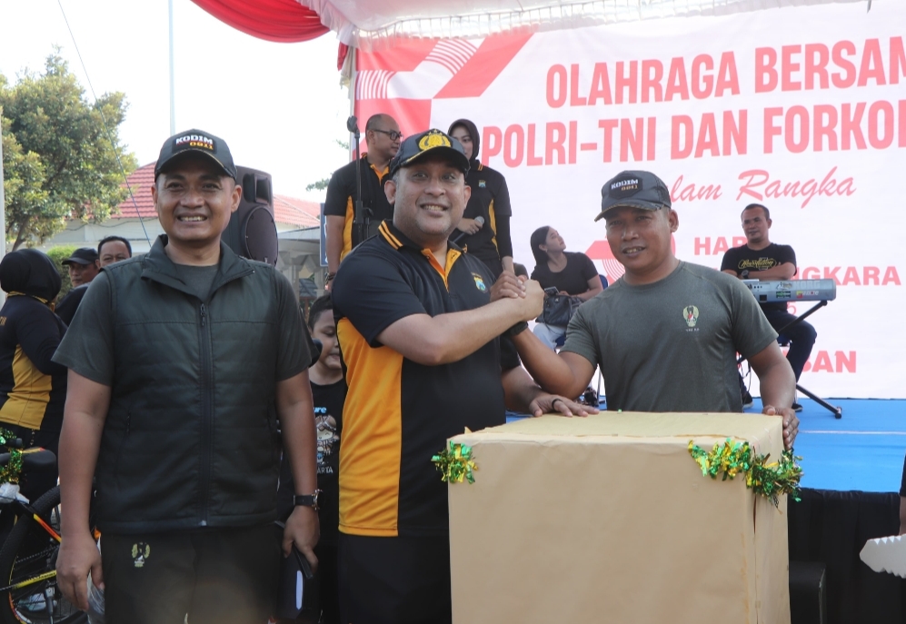 Polres Tuban Gelar Olahraga Bareng TNI-Forkopimda Sambut HUT Bhayangkara ke-79, Hadiah Utamanya Lemari Es!