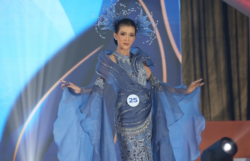 Gaun Sagari Wakil Tuban Curi Perhatian, Sabet Juara 1 di Bojonegoro Wastra Batik Festival 2025