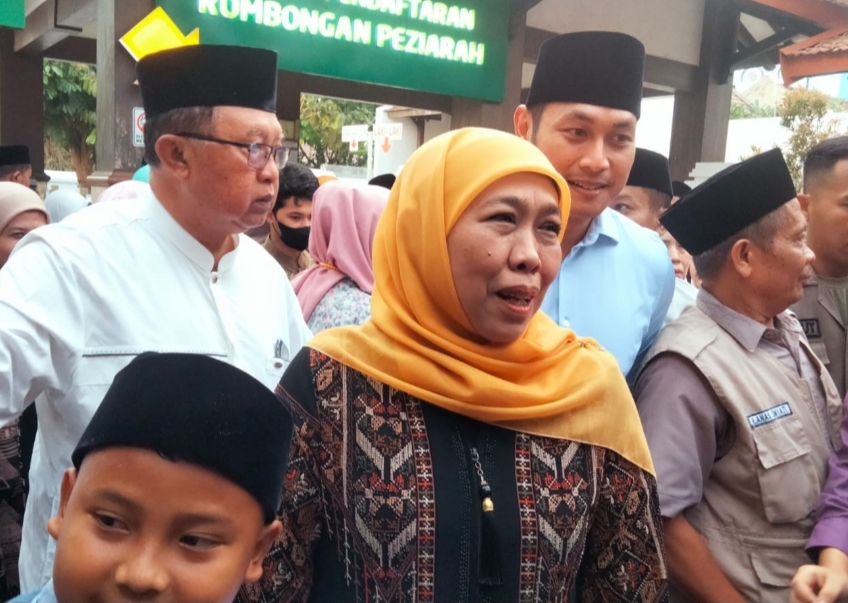 Sempat Tak Hadir di Haul, Khofifah Kini Sowan ke Makam Sunan Bonang Tuban Bareng Lindra