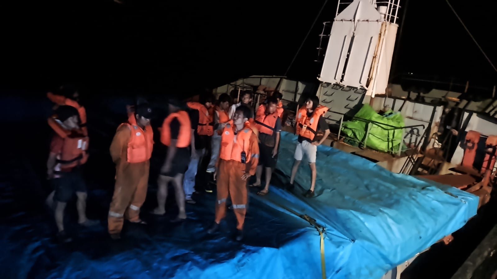 Dramatis Penyelamatan 13 ABK MV Noah Satu yang Terbakar di Laut Tuban