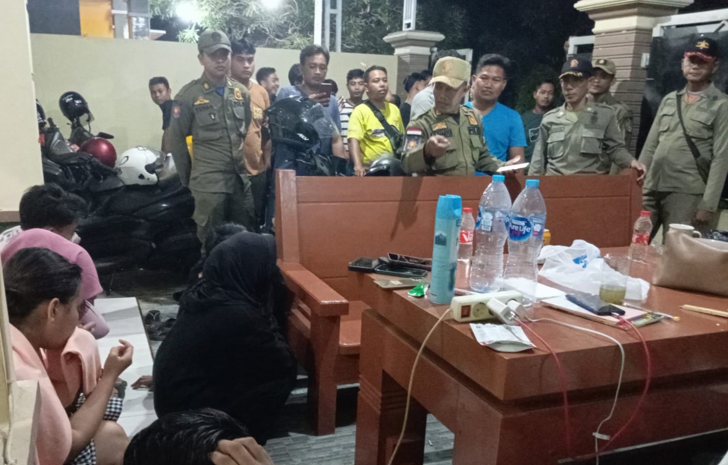 Terbongkar! Rumah Kontrakan di Tuban Jadi Tempat Kumpul Kebo, 3 Pasang Diamankan