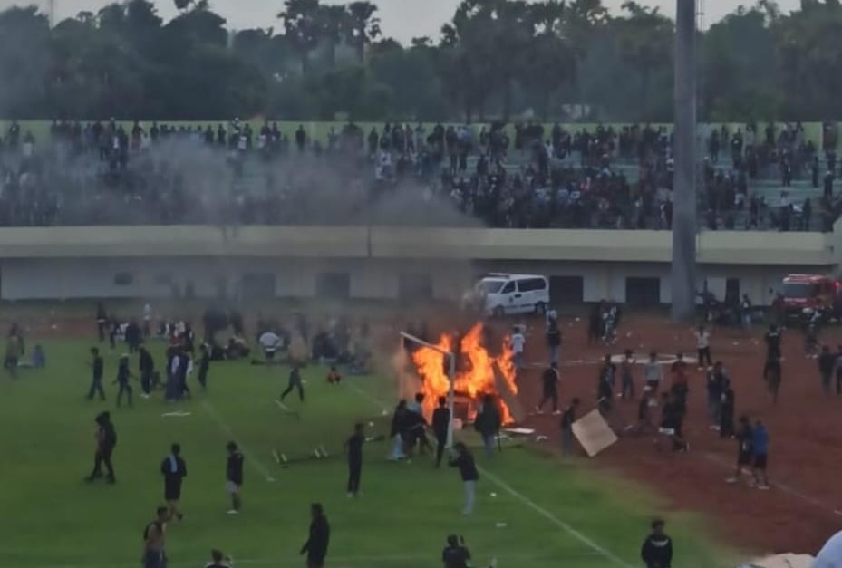 Suporter Persela Berulah! Gawang Stadion Tuban Dibakar, Manajemen Angkat Bicara