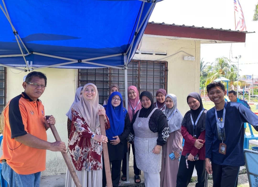 Mahasiswa KKN UNIDA Gontor Ikut Berbagi di Malaysia
